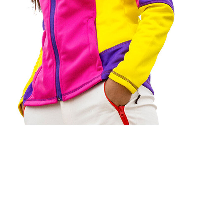 在大雪封闭的山庄里