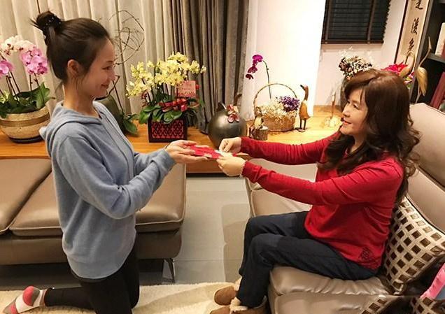 再见金钱,前往贫困村