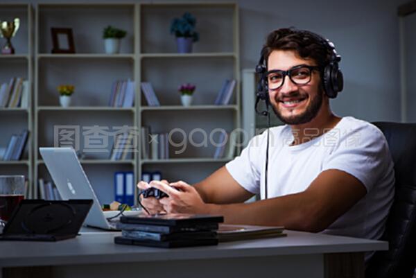 再见金钱，前往贫困村